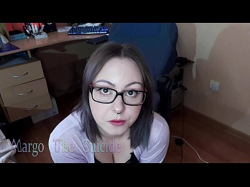 ❤️ Σέξι κορίτσι με γυαλιά πιπιλίζει Dildo βαθιά στην κάμερα ❤️❌ Απλά πορνό