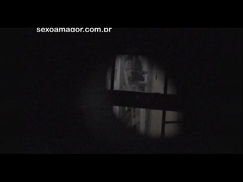 ❤️ Ξανθιά κοπέλα βιντεοσκοπήθηκε κρυφά από ηδονοβλεψία της γειτονιάς κρυμμένο πίσω από κούφια τούβλα ❤️❌ Απλά πορνό